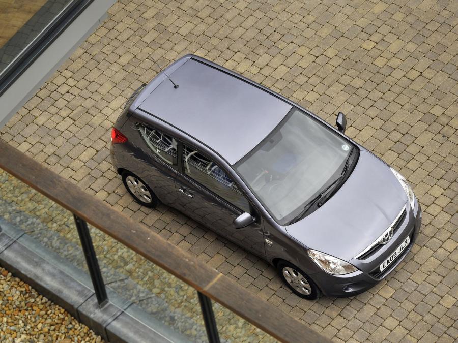  Hyundai i20 3-Door 2009 года  (UK) (фото 9 из 16)